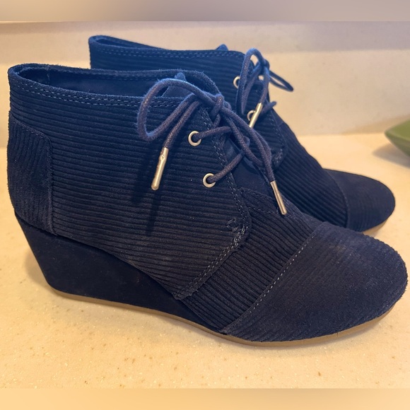 TOMS Desert Wedge Lace Up Booties, dark blue 9.5 Like new. - Picture 4 of 16